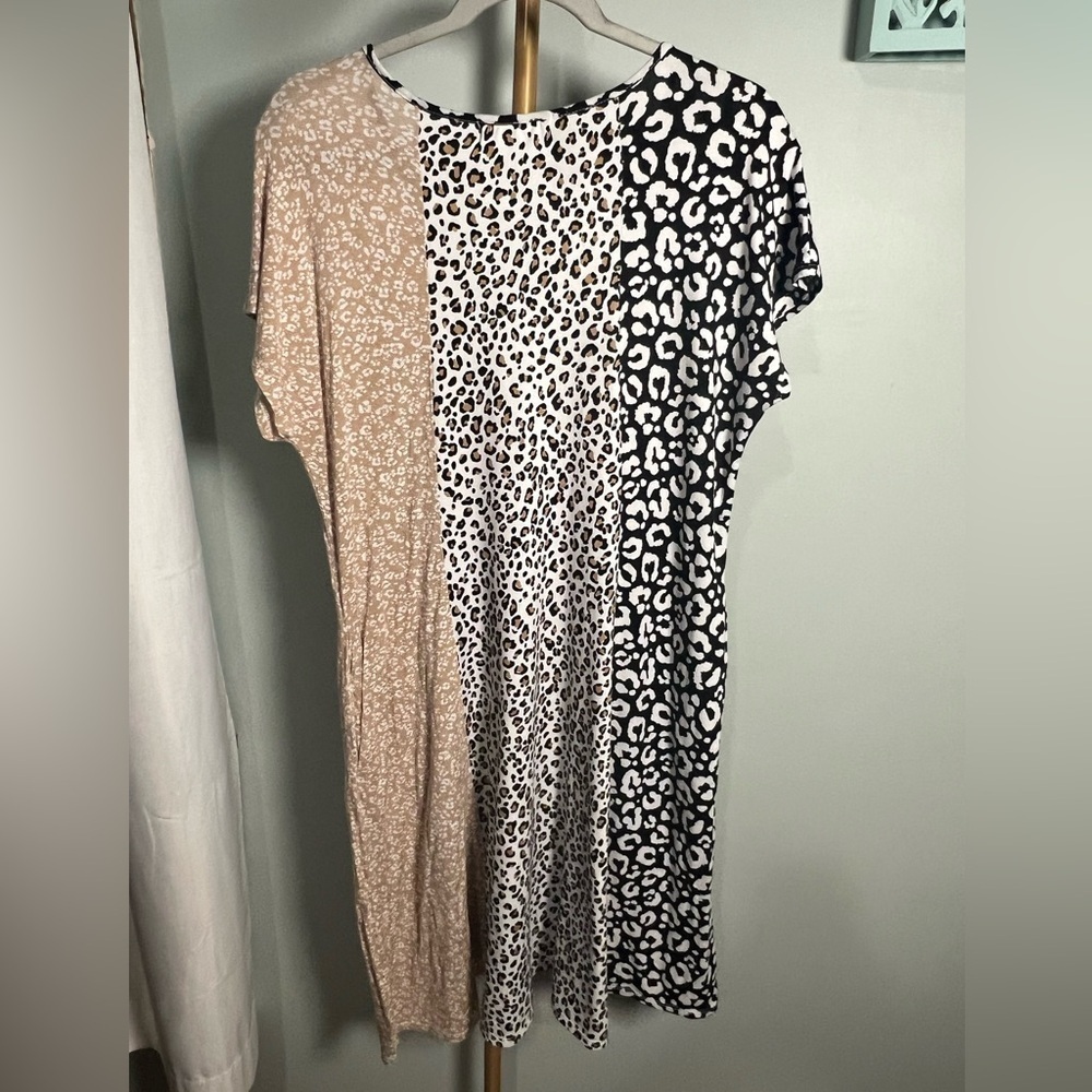 Haptics by Holly Harper Stylish V-Neck Animal Print Dress - Picture 2 of 4